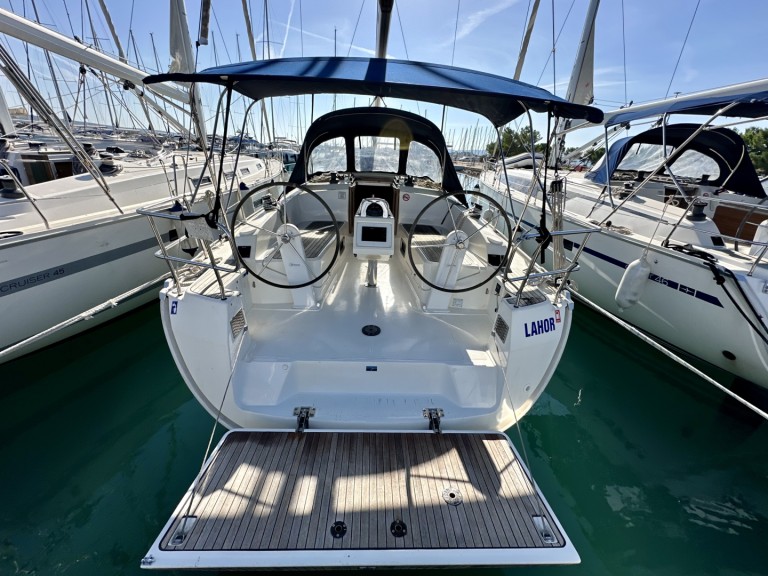 Ein Bavaria Cruiser 37 mieten in Sukošan