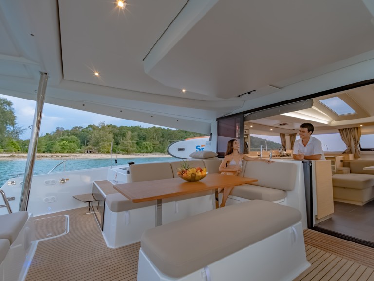 Fountaine Pajot Elba 45 mieten Phuket Yacht Haven Marina