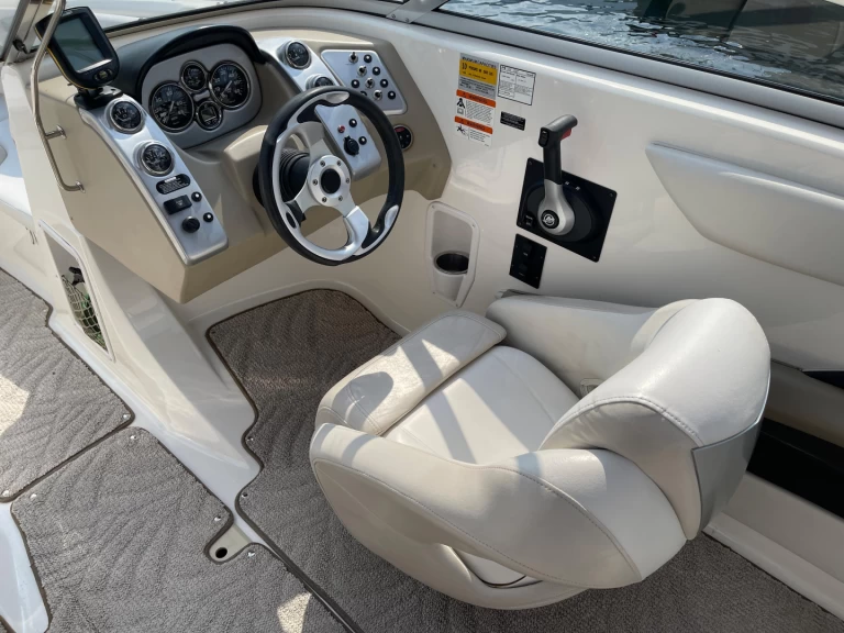 Motorboot mieten in Aix-les-Bains zum besten Preis