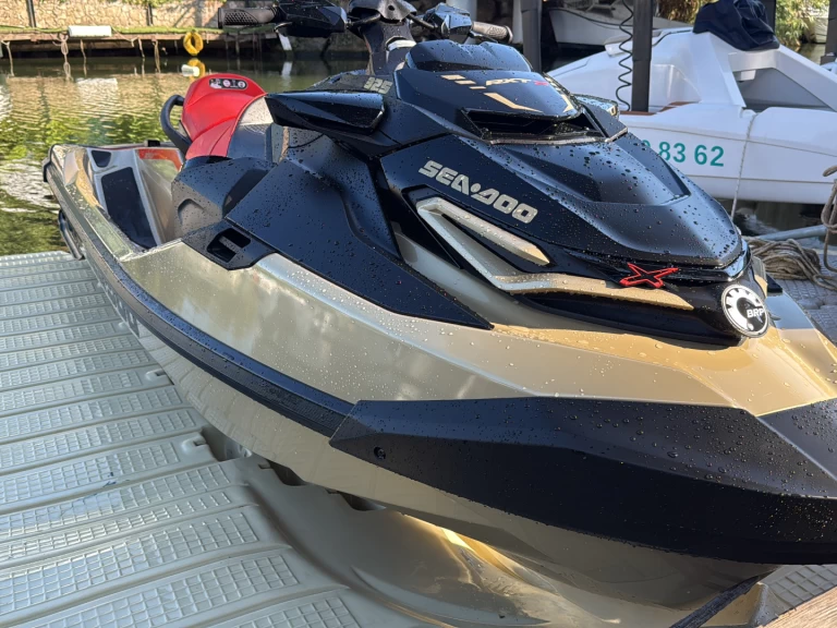 Ein Sea-Doo RXT-X RS 325 mieten in Mandelieu-la-Napoule