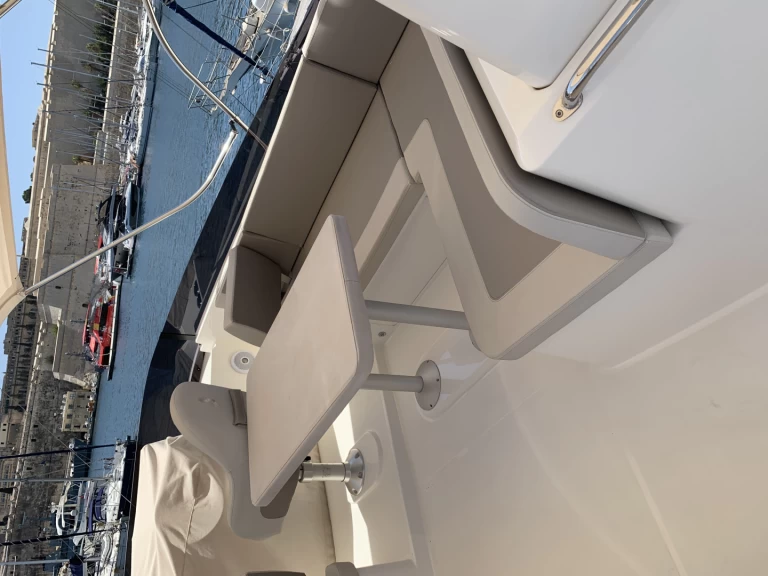 Motorboot mit oder ohne Skipper Bénéteau mieten in Il- Gżira