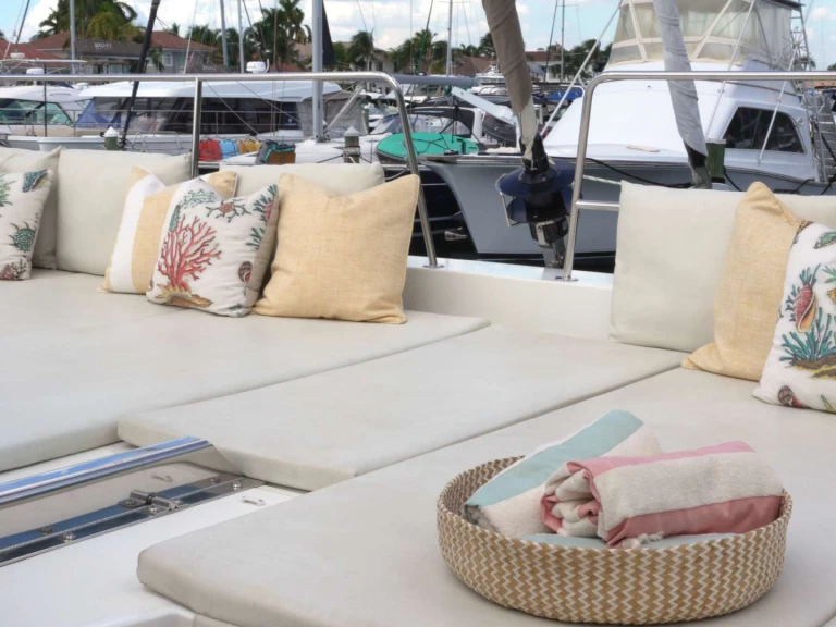 Vermietung Yacht Bali mit Führerschein