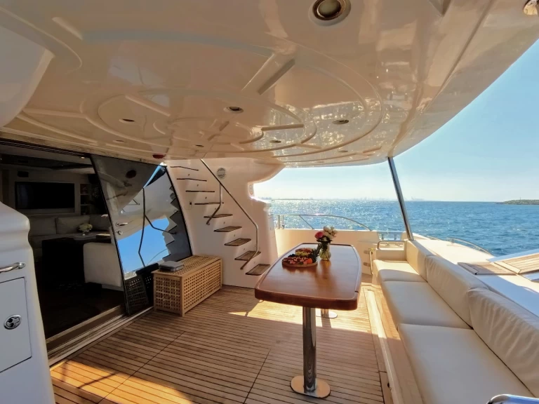 Yacht mieten in Dubai Marina zum besten Preis