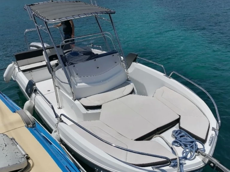 Bénéteau Flyer 6.6 SPACEdeck mieten Porto-Vecchio