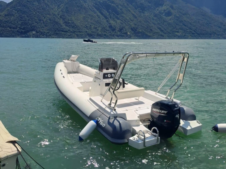 Ein Panamera PY60 mieten in Como (City)