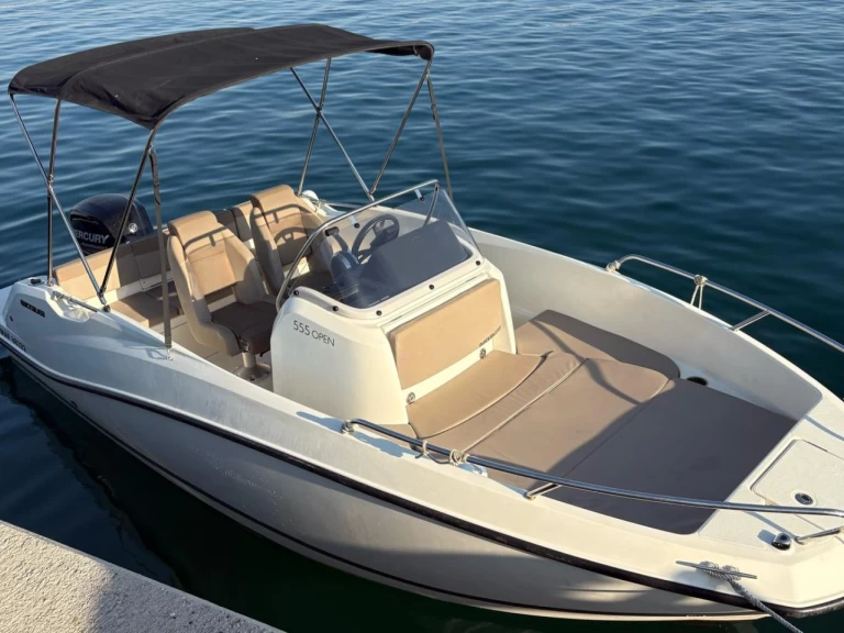 Ein Quicksilver Activ 555 Open Edition Smart mieten in Marseille