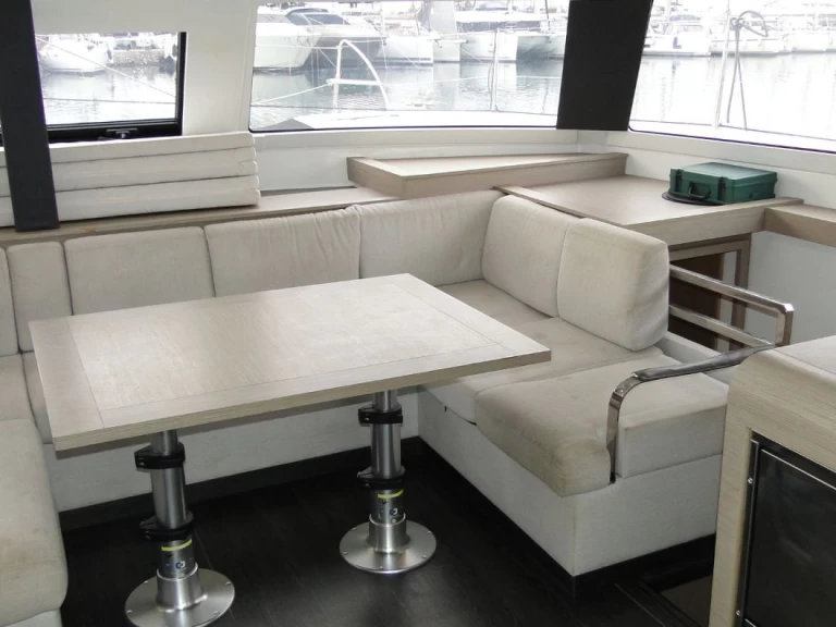 Bootsverleih Fountaine Pajot Elba 45 Álimos Samboat
