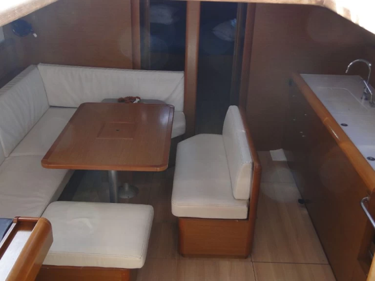 Segelboot mit oder ohne Skipper Jeanneau mieten in Álimos