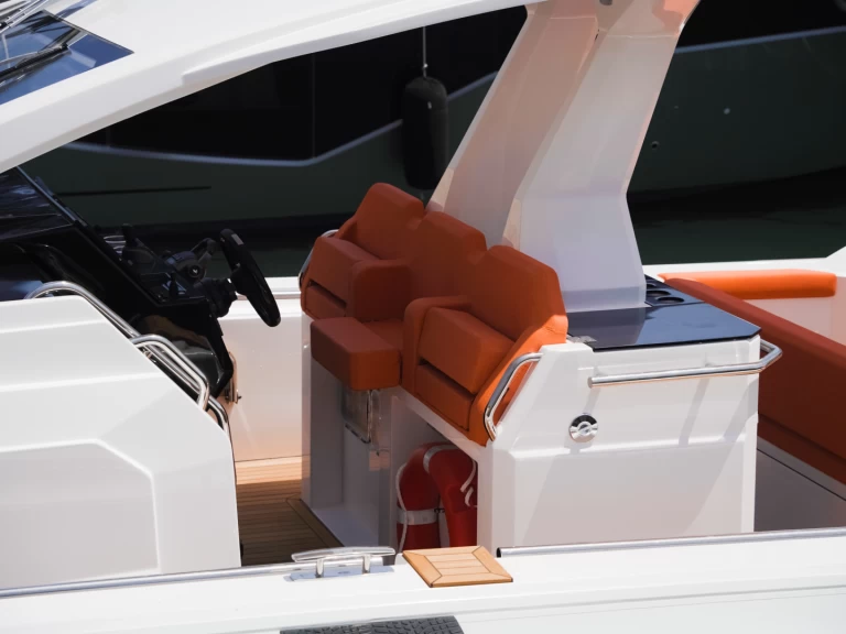 Ein Pirelli Pirelli 42 EFB mieten in Torre Annunziata