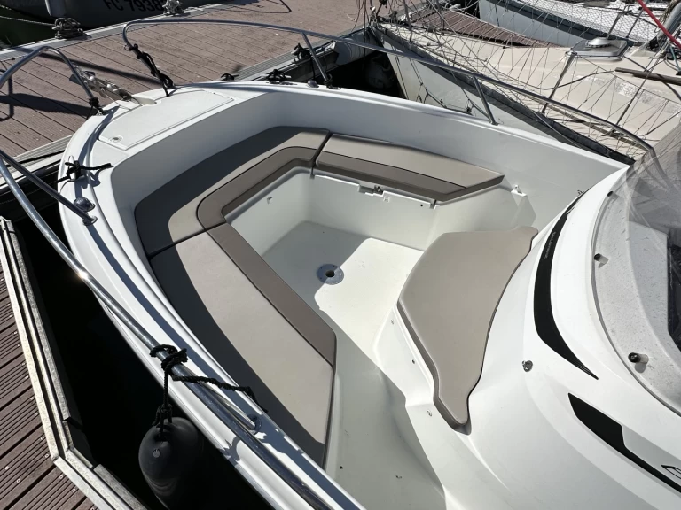 Motorboot mit oder ohne Skipper Jeanneau mieten in Le Havre