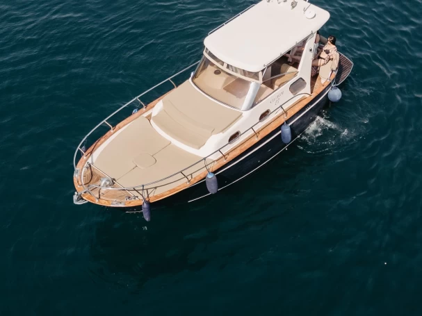 Motorboot mit oder ohne Skipper Libeccio 27 mieten in Castellammare di Stabia
