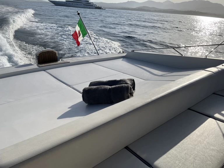 Vermietung Motorboot Itama mit Führerschein