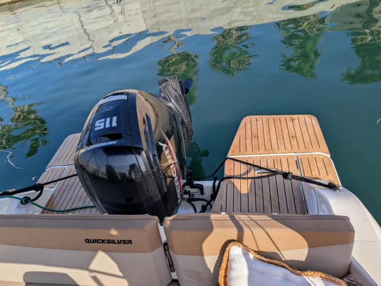 YachtCharter in Six-Fours-les-Plages - Quicksilver Quicksilver 605 Sundeck auf SamBoat