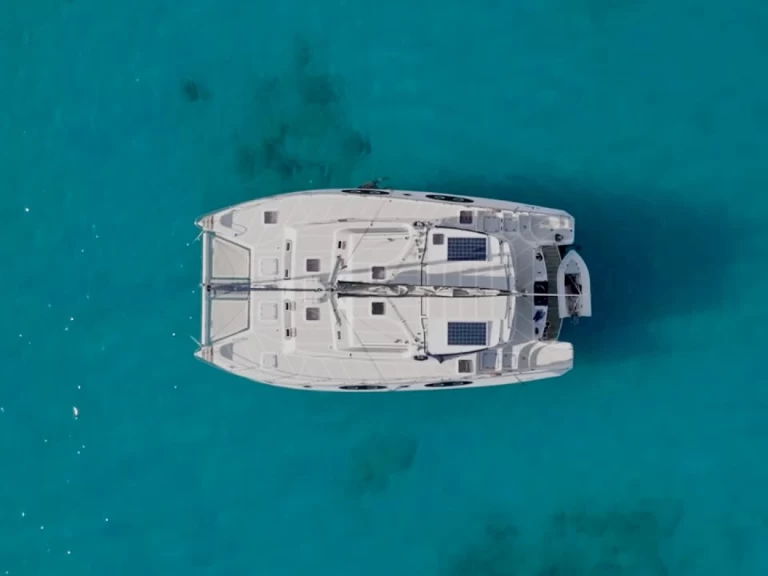 Katamaran mit oder ohne Skipper Royal Cape mieten in Hell-Ville