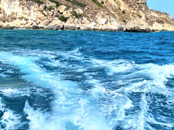 Ein Bwa Bwa 550 Pro mieten in Cagliari Port