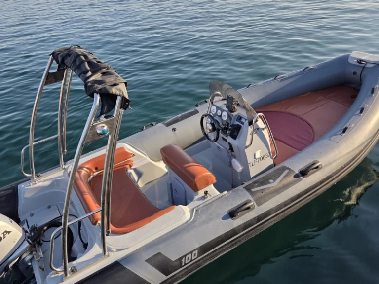 Ein Marsea Marsea CM 100 mieten in Marseille