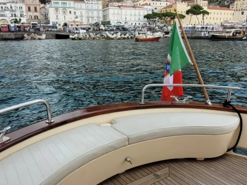 Motorboot mieten in Amalfi zum besten Preis