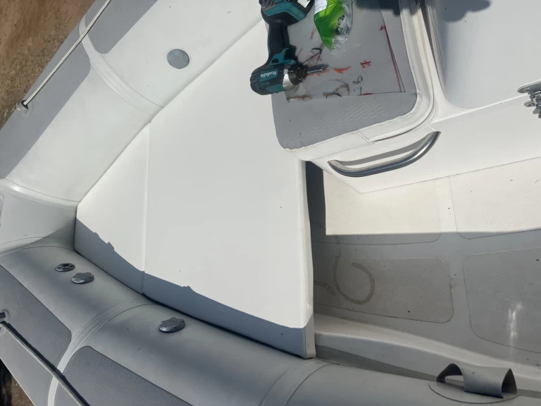 Schlauchboot mit oder ohne Skipper Adventure mieten in Hyères