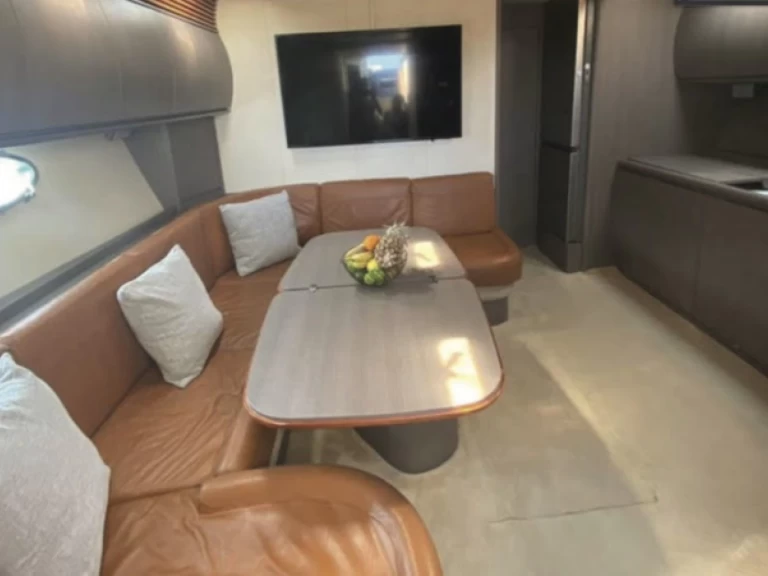 Ein Pershing Pershing 65 mieten in Ornós