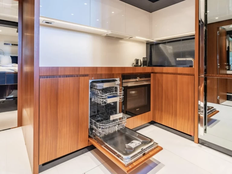 Ein Riva Rebel 66 mieten in Saint-Tropez