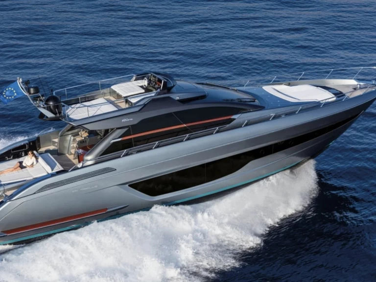 Ein Riva Rebel 66 mieten in Saint-Tropez