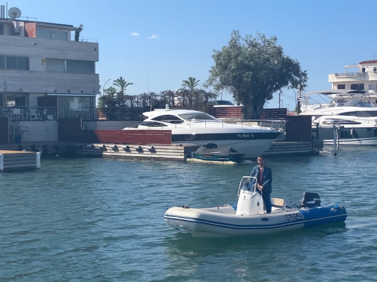 Zodiac Medline 500 mieten Empuriabrava