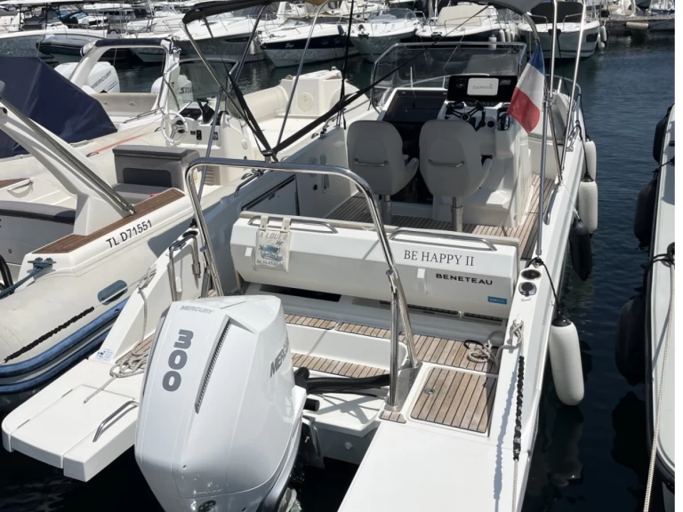 YachtCharter in Les Issambres - Bénéteau Flyer 8 SPACEdeck auf SamBoat