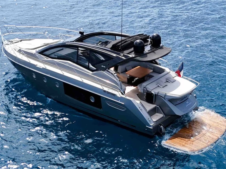 YachtCharter in Saint-Tropez - Cranchi M 44 auf SamBoat