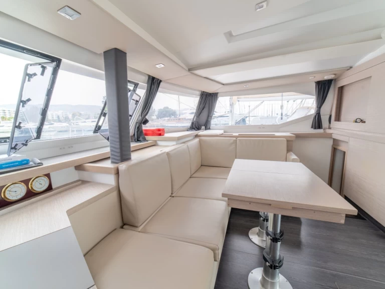 Ein Fountaine Pajot Astrea 42 mieten in Álimos