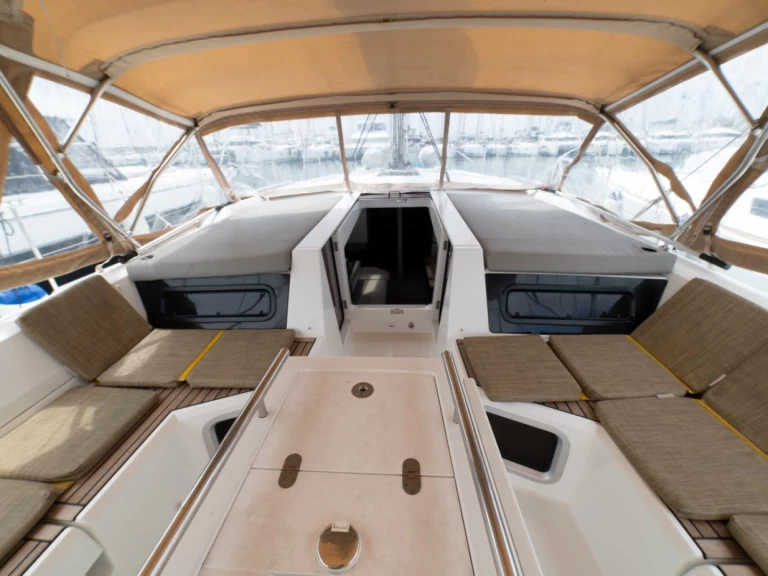 YachtCharter in Álimos - Bénéteau Oceanis 51.1 auf SamBoat