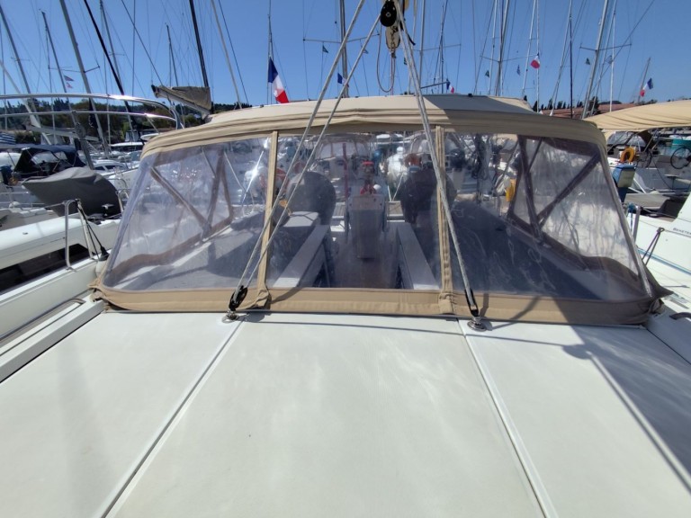Ein Bénéteau Oceanis 51.1 mieten in Gouviá