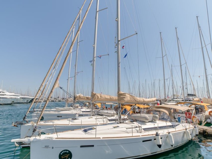 Boot mieten Álimos günstig Sun Odyssey 449