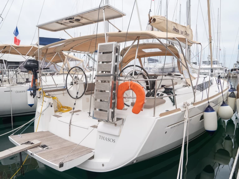 Ein Jeanneau Sun Odyssey 479 mieten in Álimos