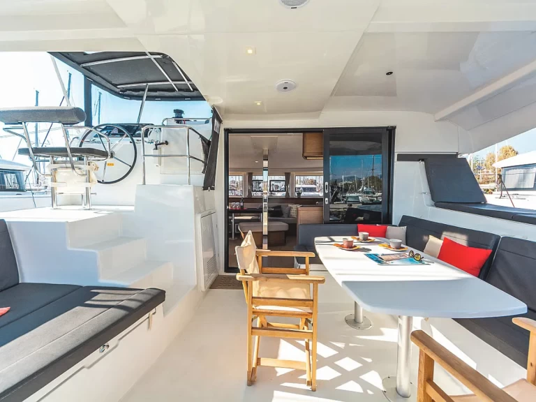 YachtCharter in Álimos - Lagoon Lagoon 42 auf SamBoat