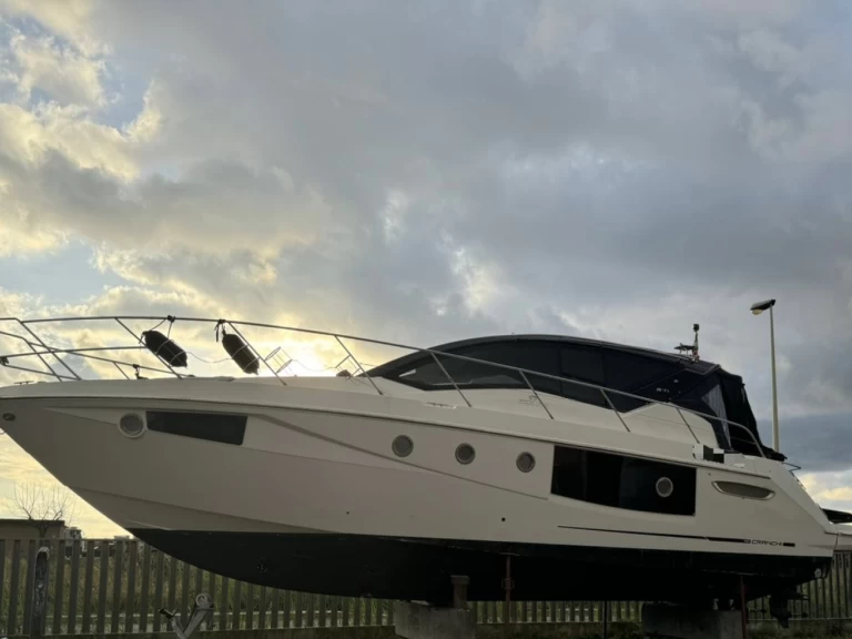 Vermietung Motorboot Cranchi mit Führerschein