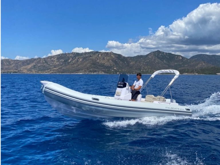 Ein Italboats Predator 599 AS mieten in Villasimius