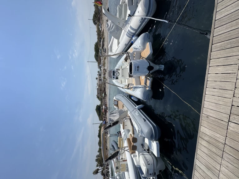 Schlauchboot mieten in Villaggio San Teodoro zum besten Preis