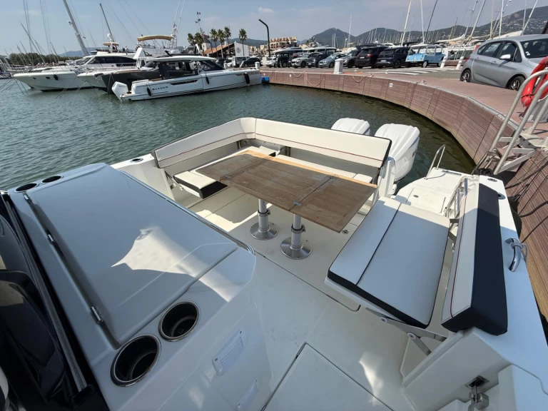 Motorboot mieten in Cogolin - Jeanneau cap camarat 10.5 CC