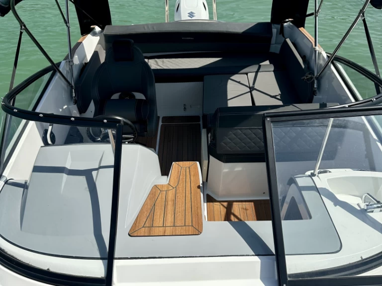 Motorboot mieten in Aix-les-Bains zum besten Preis