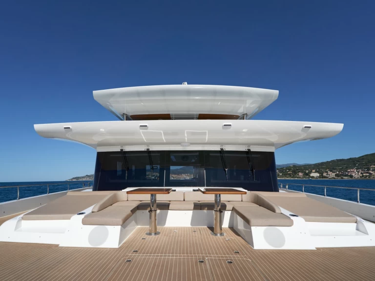  VisionF E-Cat 80 mieten Diano Marina
