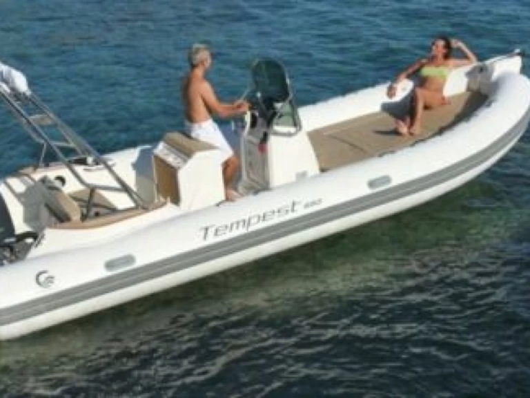 Ein Capelli Tempest 650 mieten in Portigliolo