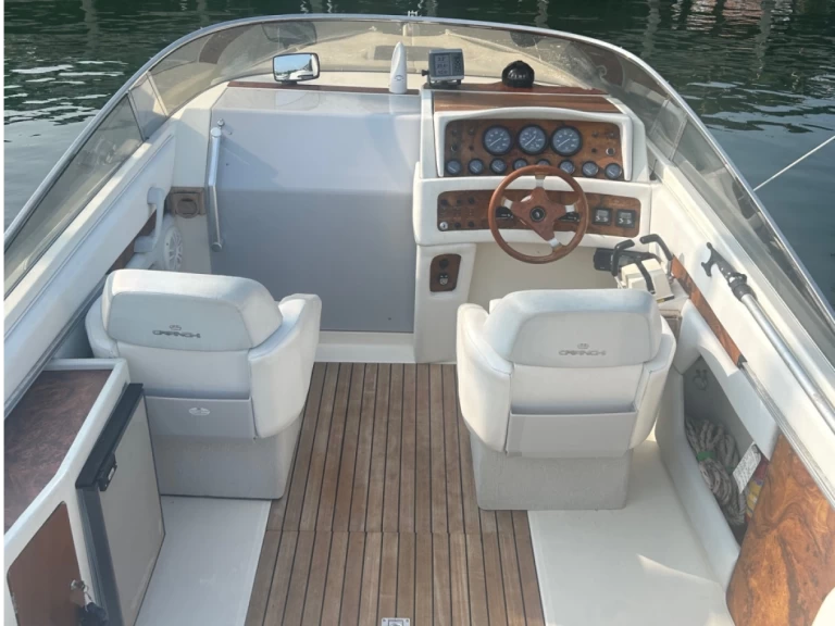 Ein Cranchi Clipper 760 mieten in Angera