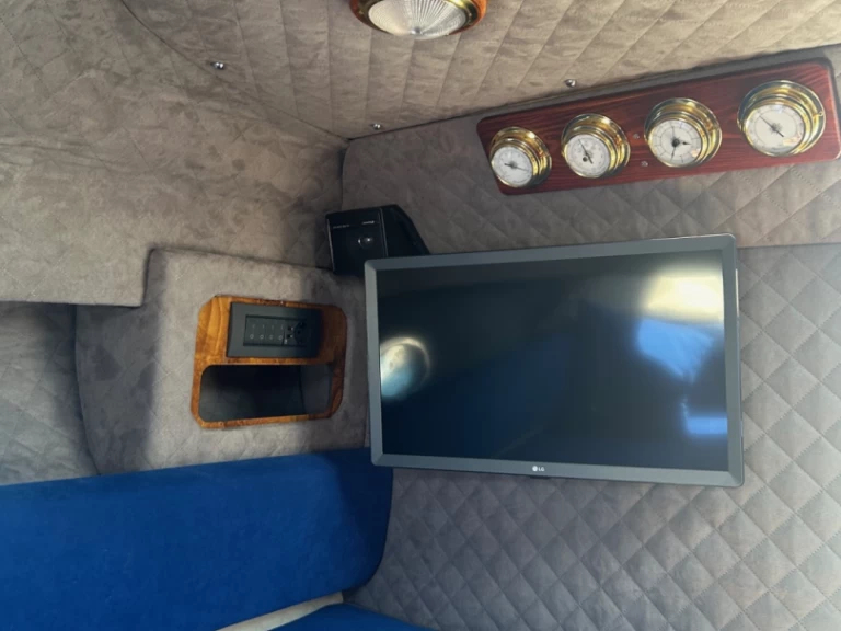 Ein Cranchi Clipper 760 mieten in Angera