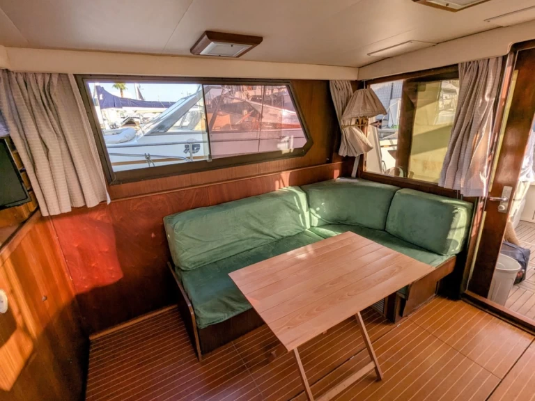 Ein Hatteras Hatteras 36 Convertible mieten in Salerno