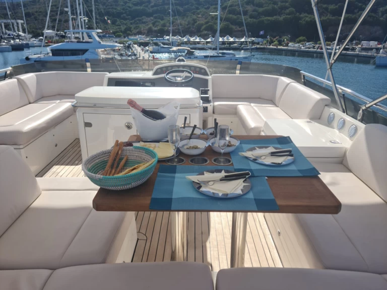 Yacht mieten in Portisco zum besten Preis