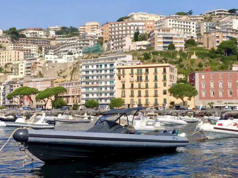 Schlauchboot mieten in Neapel zum besten Preis