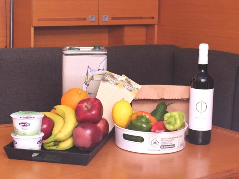 Ein Elan Elan Impression 444 mieten in Palaio Faliro