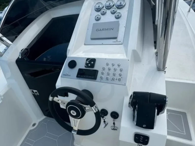 Motorboot mit oder ohne Skipper MIAMI GOLD  mieten in Neapel