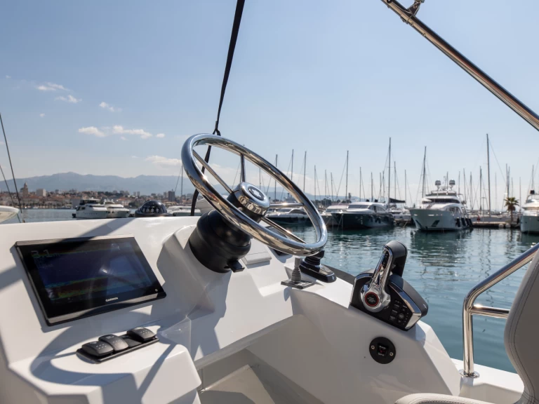 Motorboot mit oder ohne Skipper Bénéteau mieten in Split