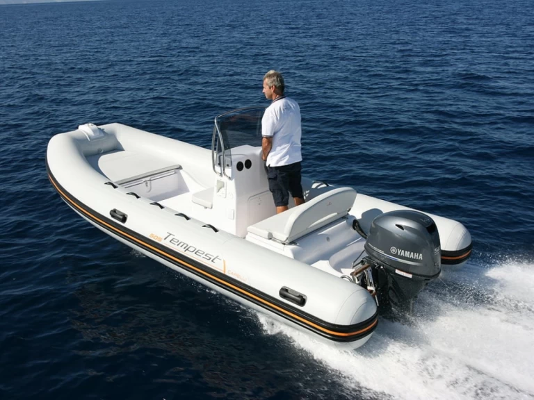 Vermietung Schlauchboot Capelli mit Führerschein